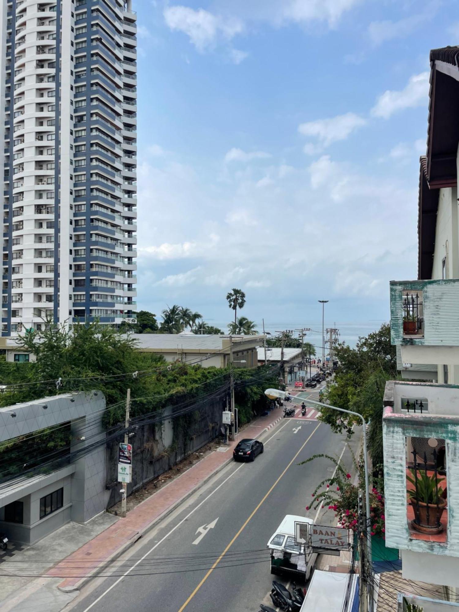 Retro Guesthouse Pattaya Exterior photo