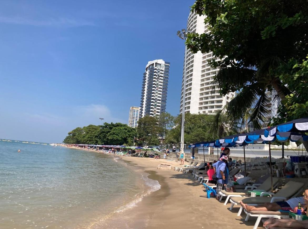 Retro Guesthouse Pattaya Exterior photo