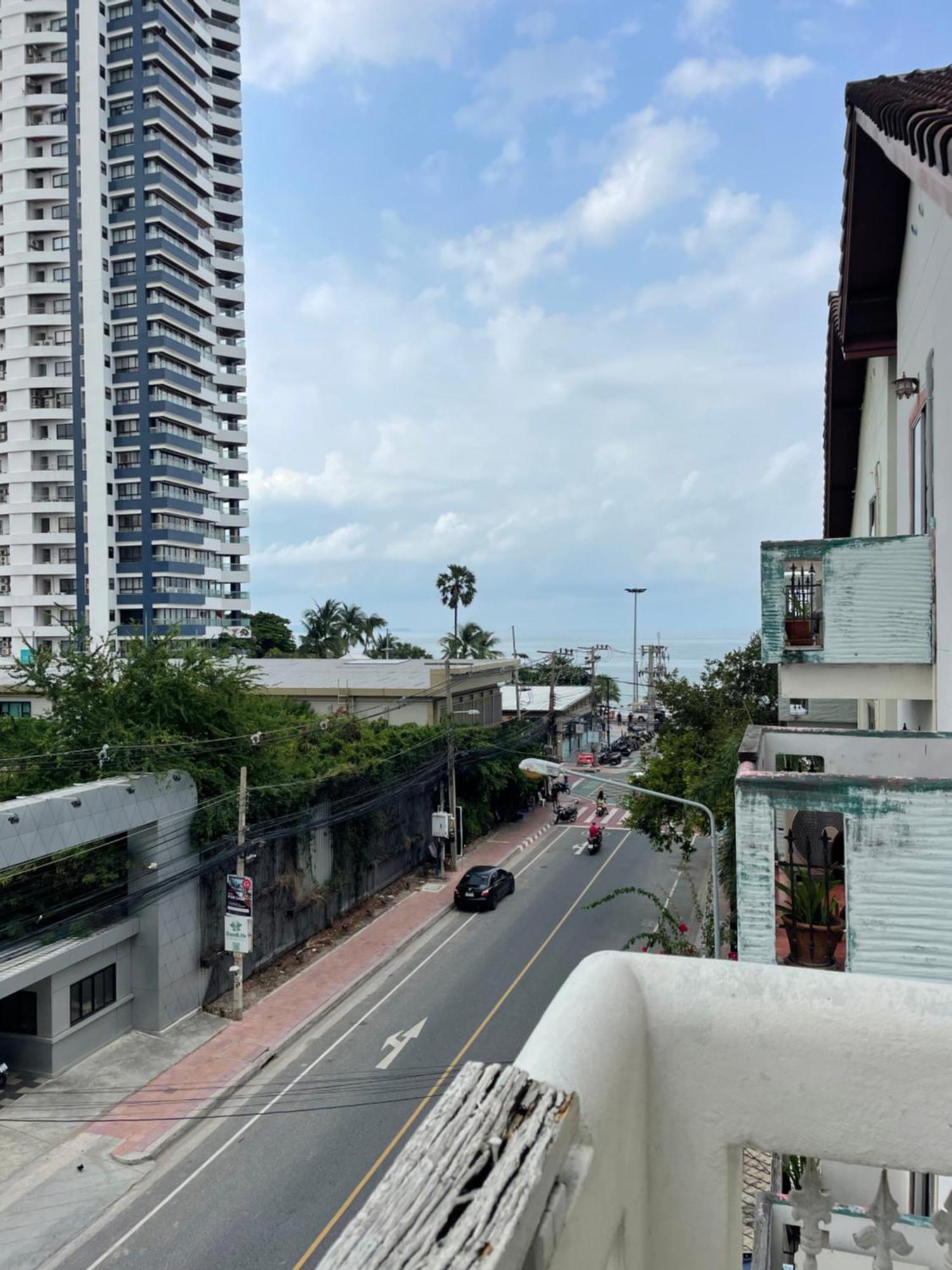 Retro Guesthouse Pattaya Exterior photo