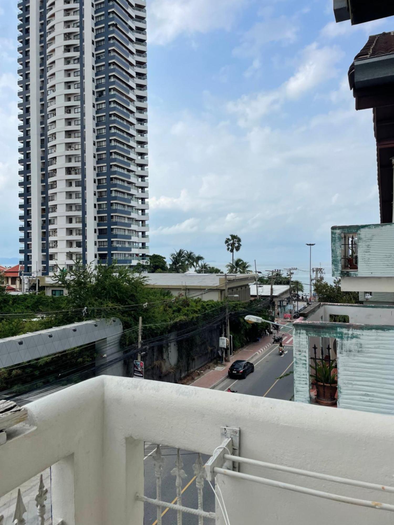 Retro Guesthouse Pattaya Exterior photo